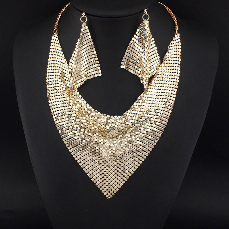 Oumei Liang Set Bijoux avec Foulard en Soie à Sequins
