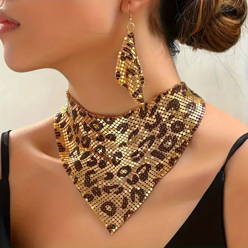 Oumei Liang Set Bijoux avec Foulard en Soie à Sequins