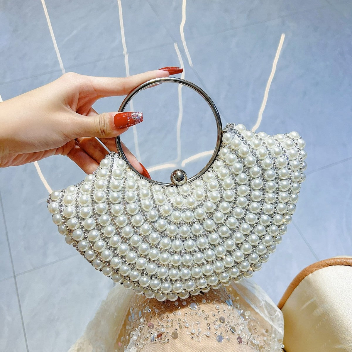 Sac bandoulière perlé style classique à motif diamant élégant