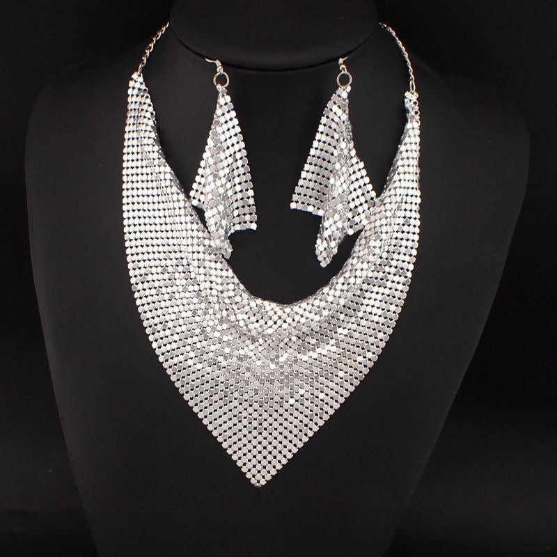 Oumei Liang Set Bijoux avec Foulard en Soie à Sequins