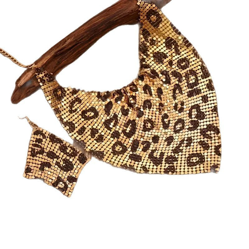 Oumei Liang Set Bijoux avec Foulard en Soie à Sequins