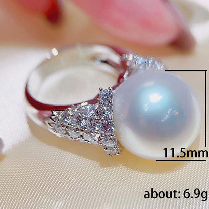 Bague de luxe en perles, sertie de zircons et diamants, élégance lumineuse avec perle fermée.