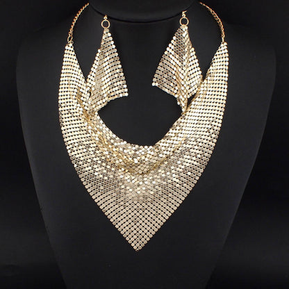 Oumei Liang Set Bijoux avec Foulard en Soie à Sequins