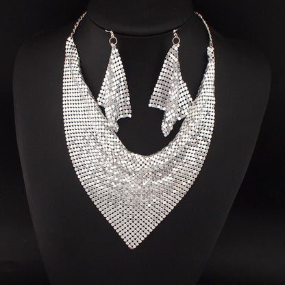 Oumei Liang Set Bijoux avec Foulard en Soie à Sequins